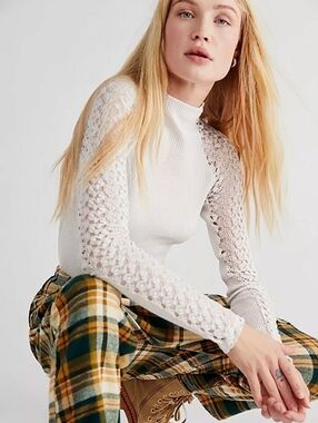 Like New Free People Celemte Cream White Lace Sleeve Top Size Small